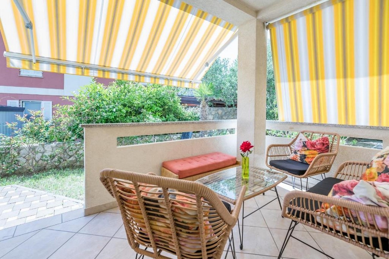 Two bedroom apartment with terrace Baška, Krk (A-22418-a)