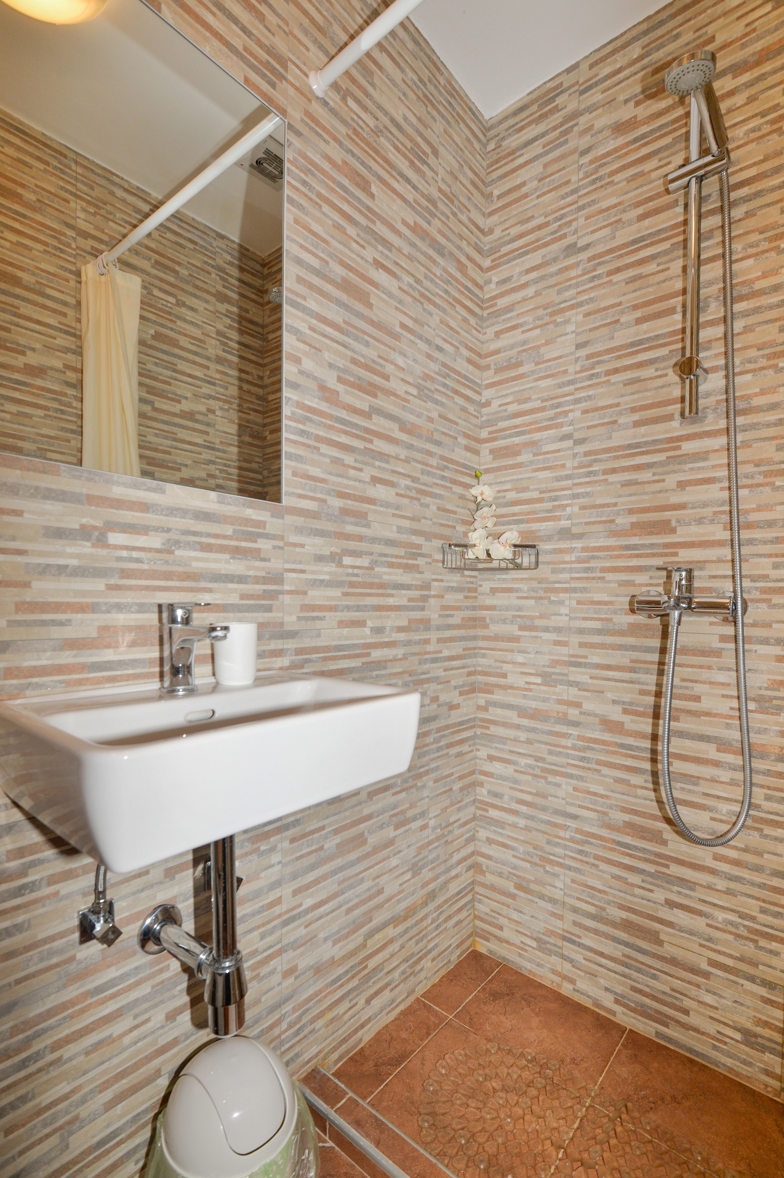 Two bedroom apartment with terrace Makarska  A-a