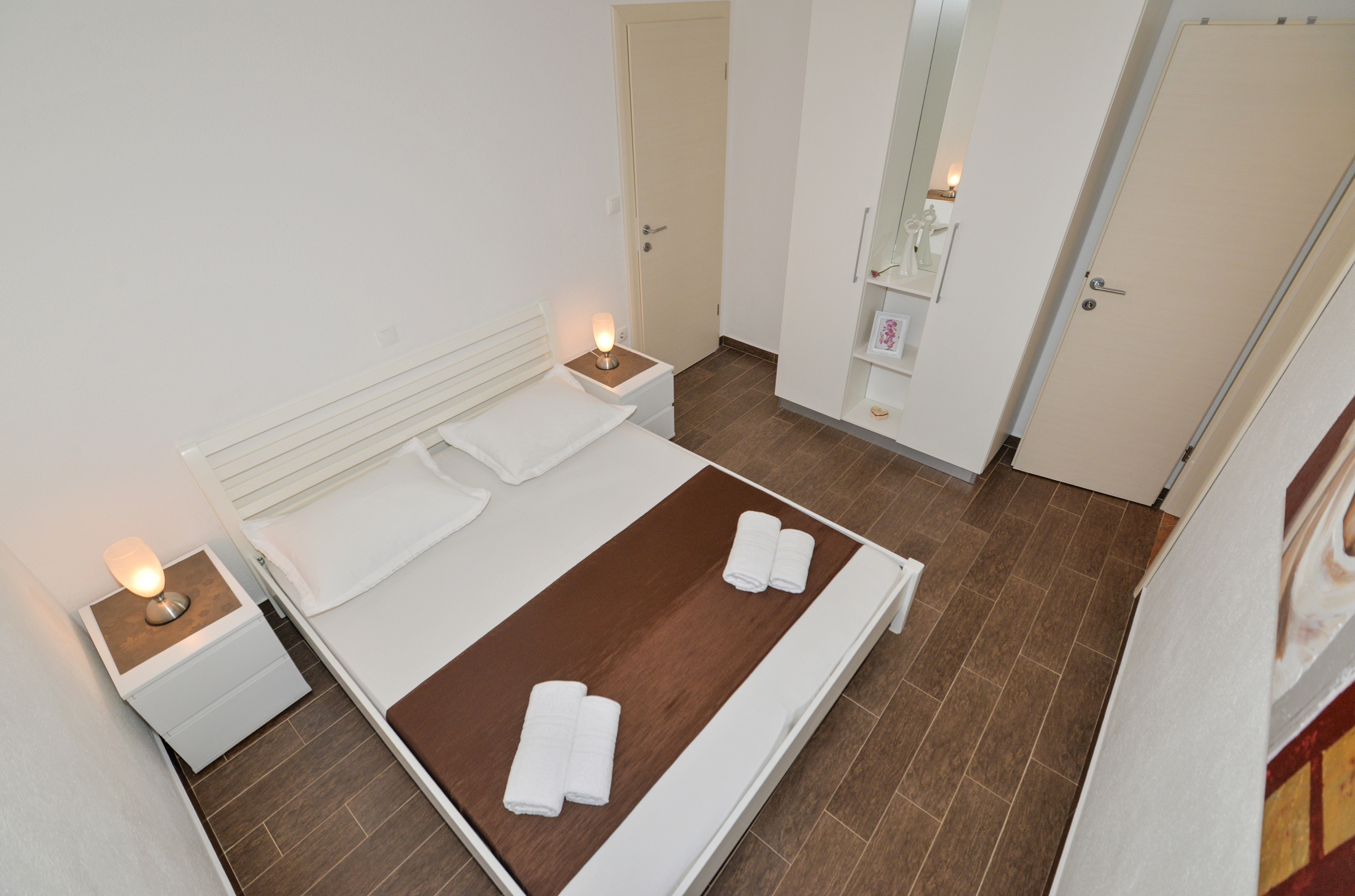 Two bedroom apartment with terrace Makarska  A-a