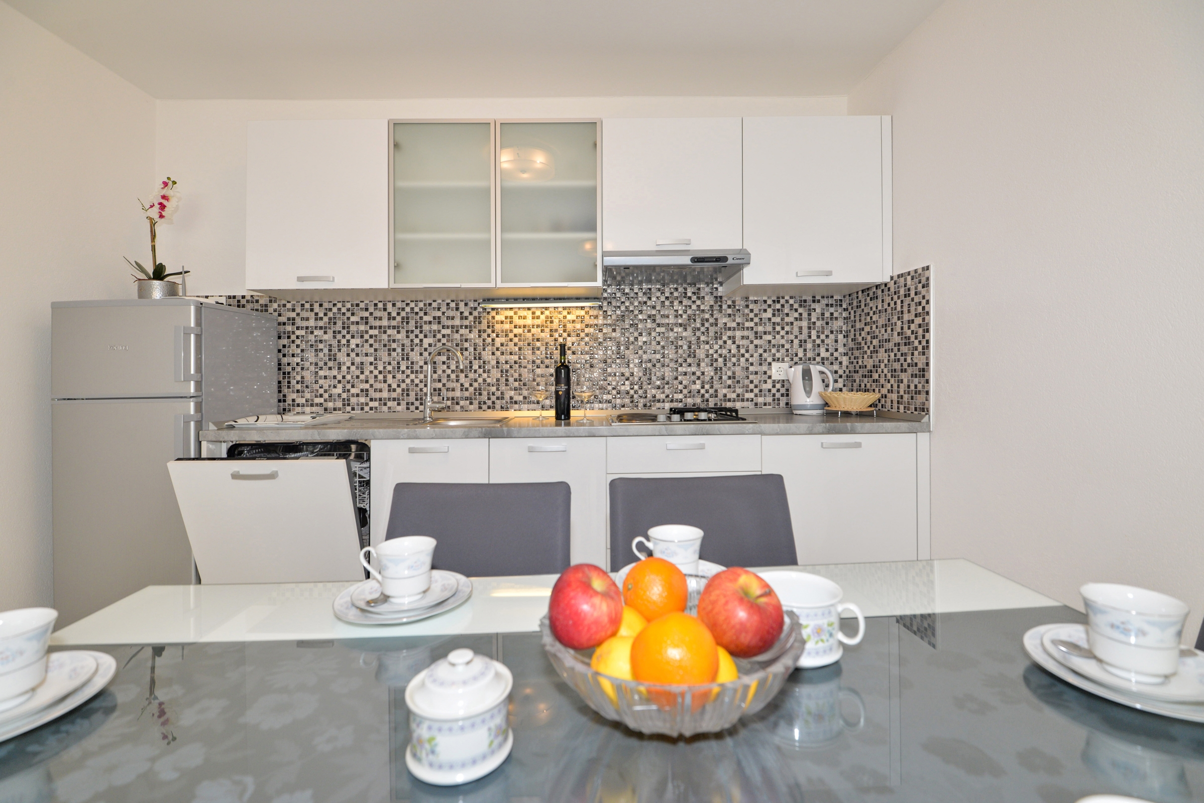 Two bedroom apartment with terrace Makarska  A-a