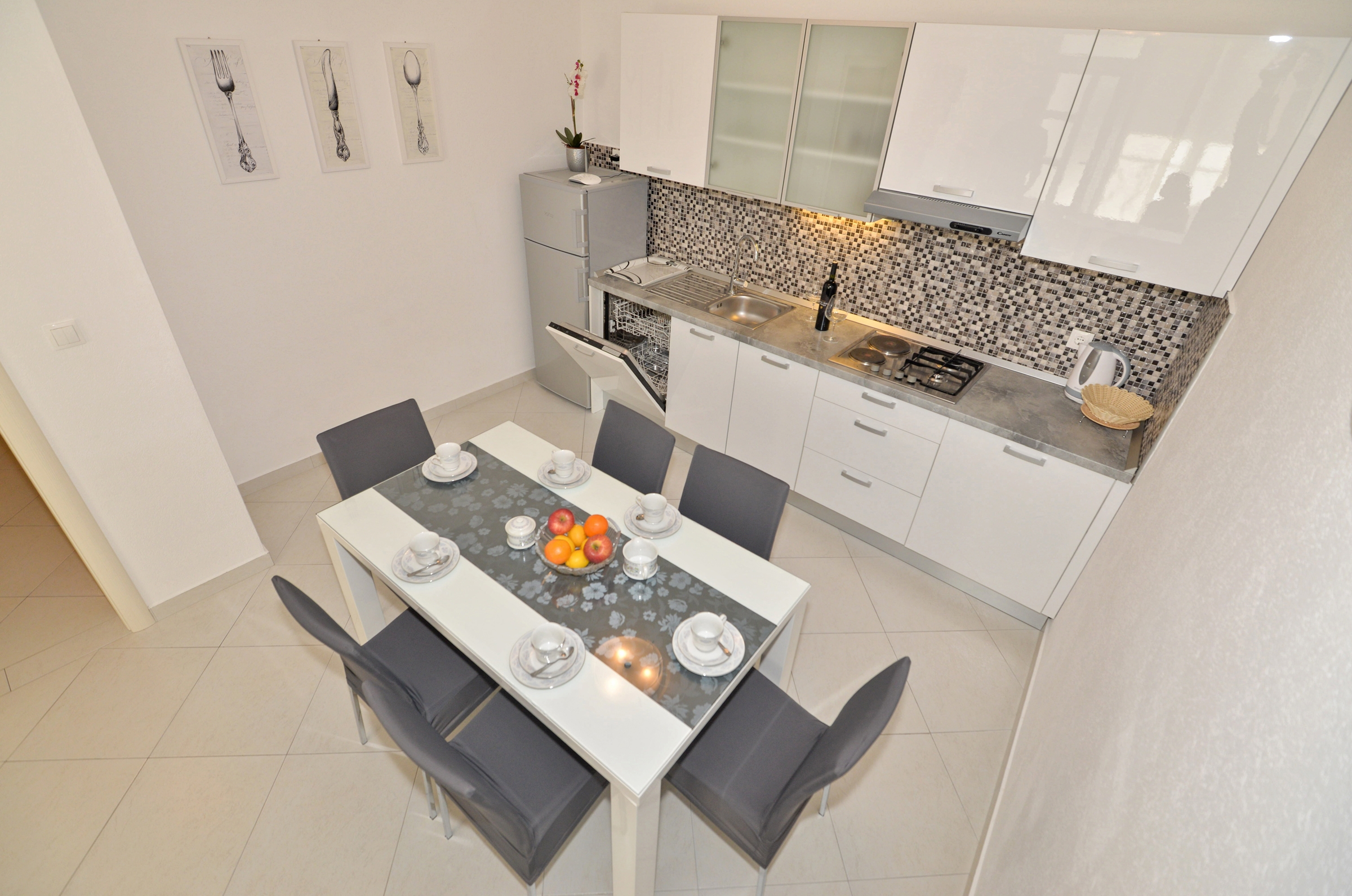 Two bedroom apartment with terrace Makarska  A-a