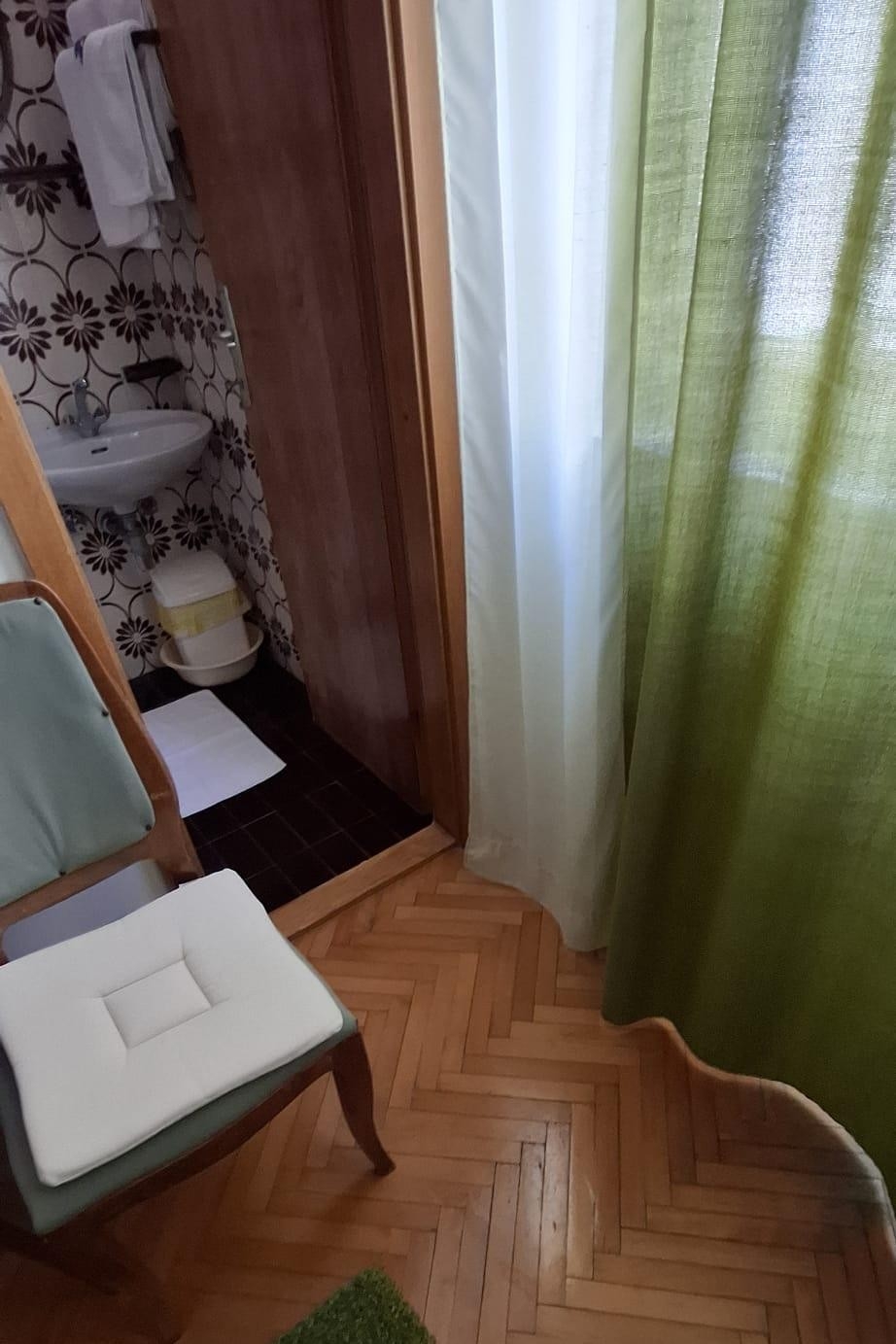 Room with balcony and sea view Makarska  S-b