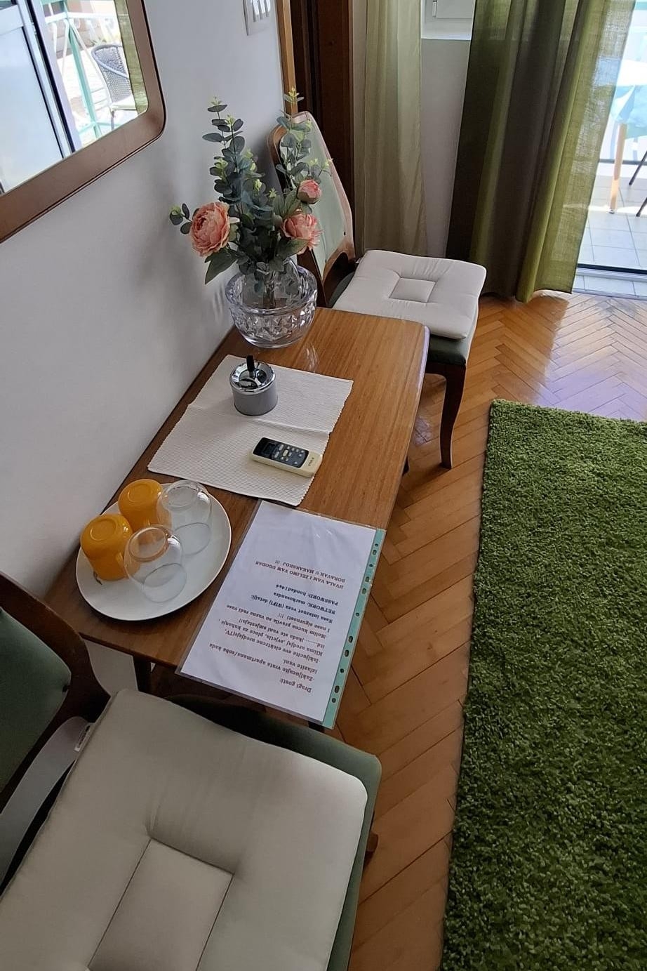 Room with balcony and sea view Makarska  S-b