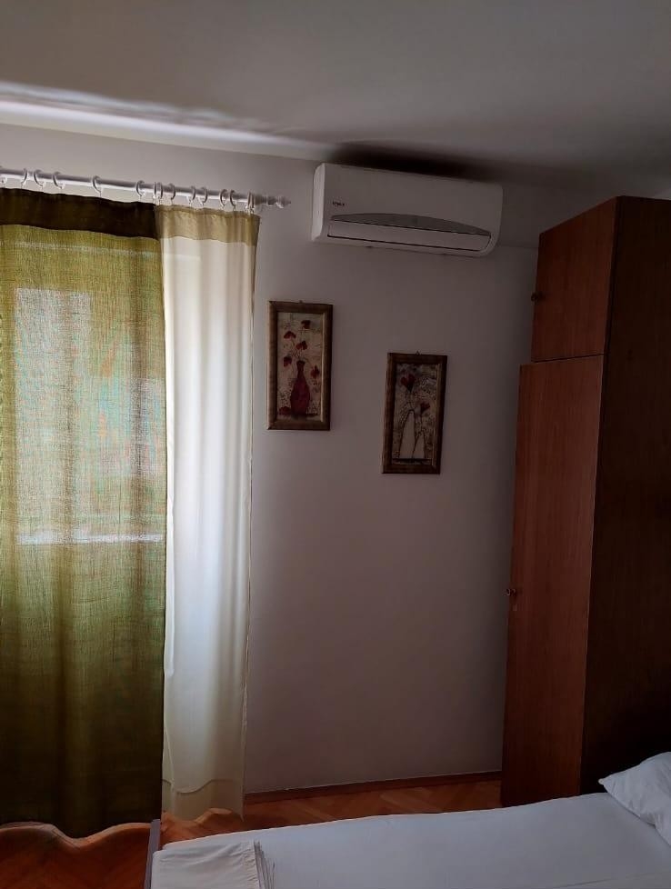 Room with balcony and sea view Makarska  S-b