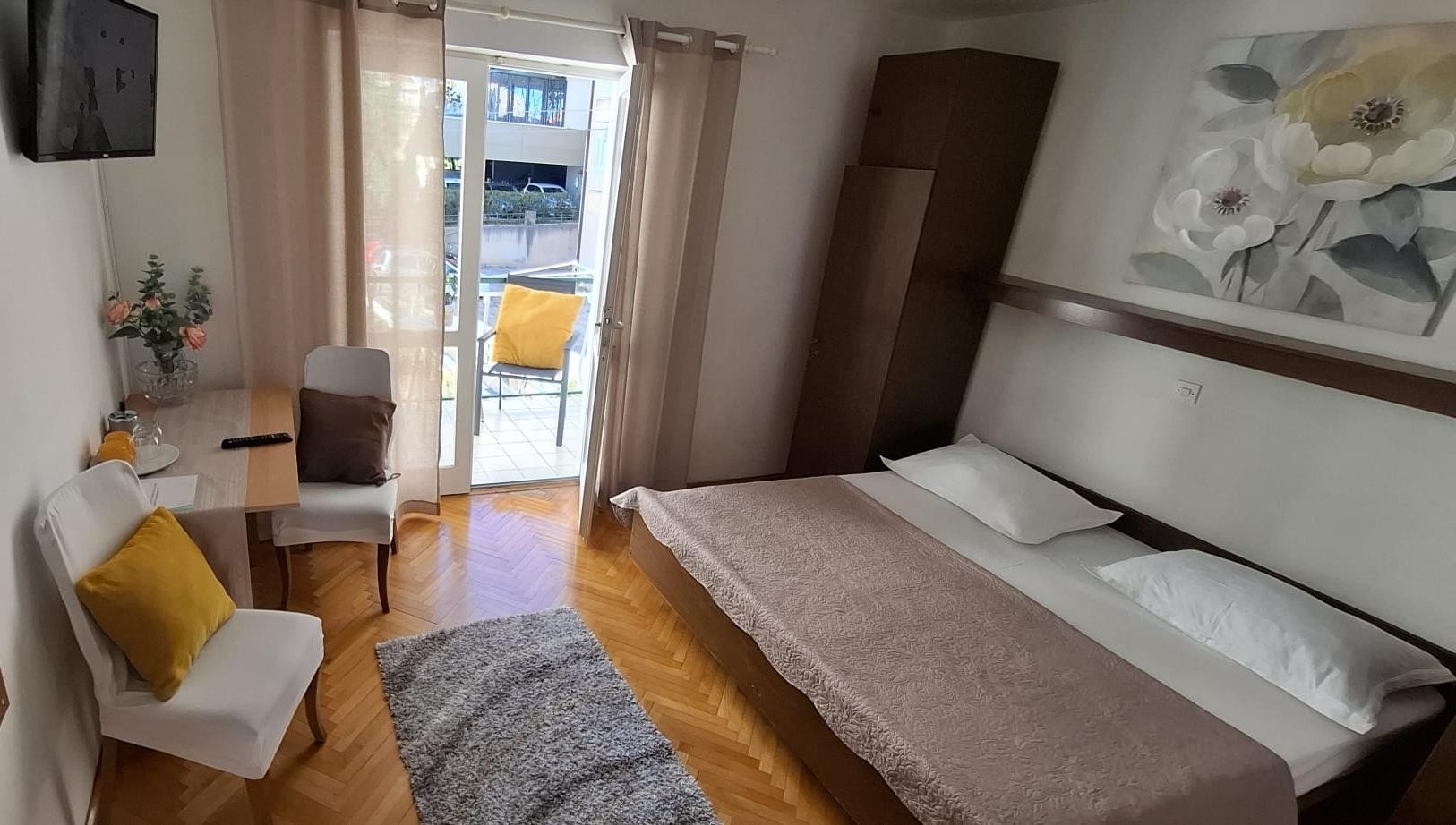 Room with balcony and sea view Makarska  S-c