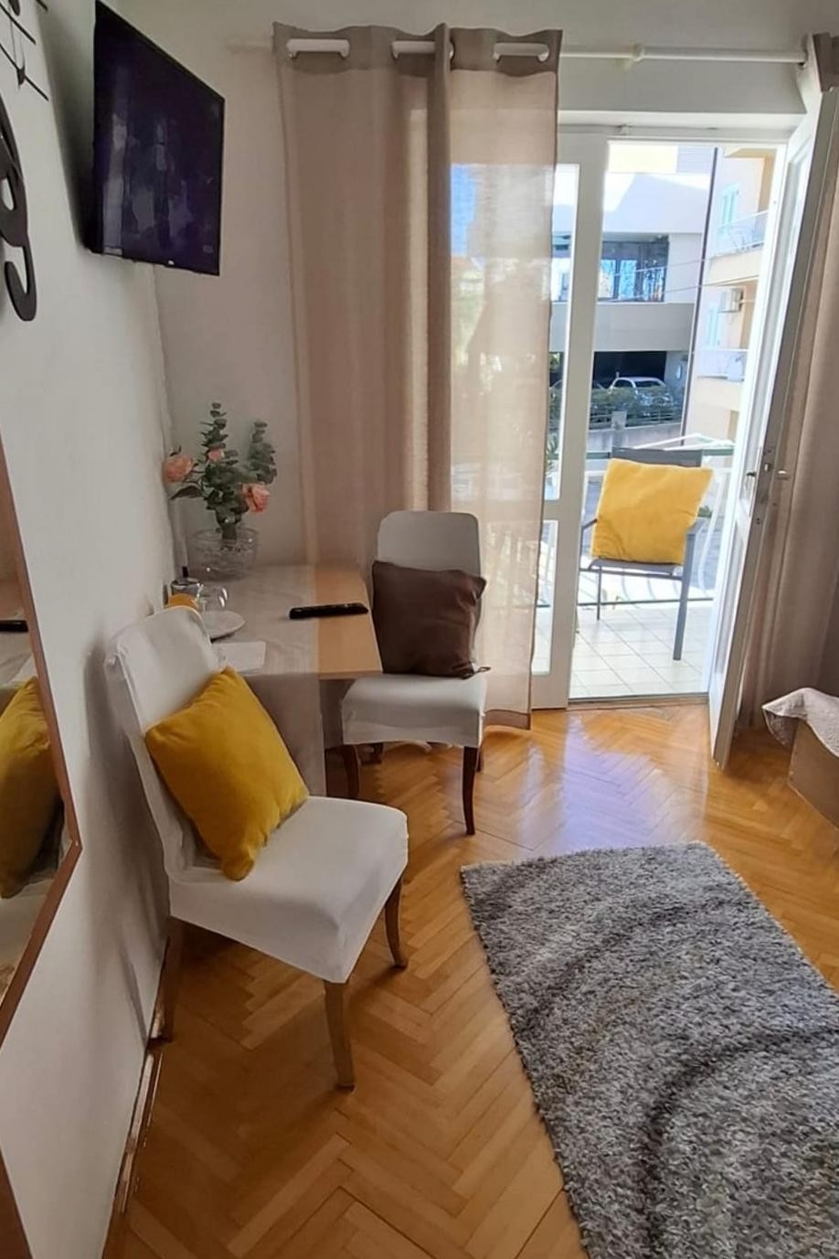 Room with balcony and sea view Makarska  S-c