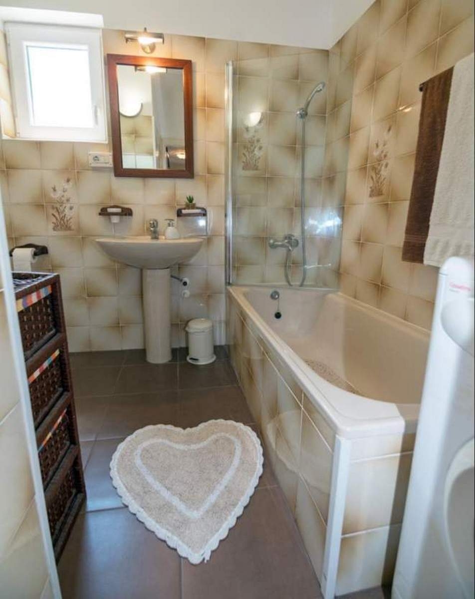 Three bedroom house with terrace and sea view Barbat, Rab  K