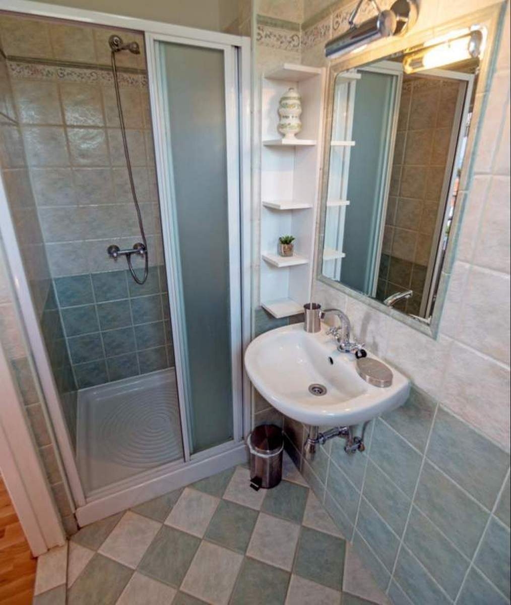 Three bedroom house with terrace and sea view Barbat, Rab  K
