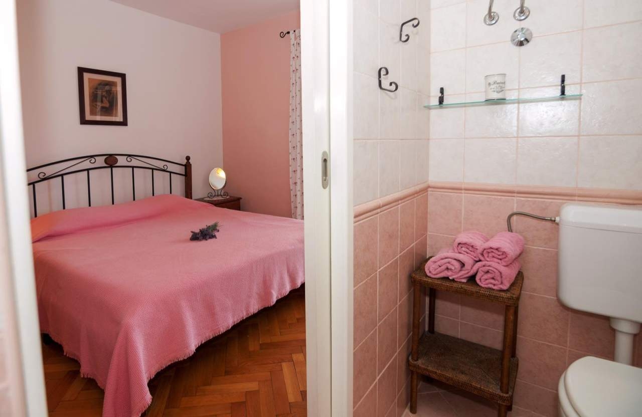 Three bedroom house with terrace and sea view Barbat, Rab  K