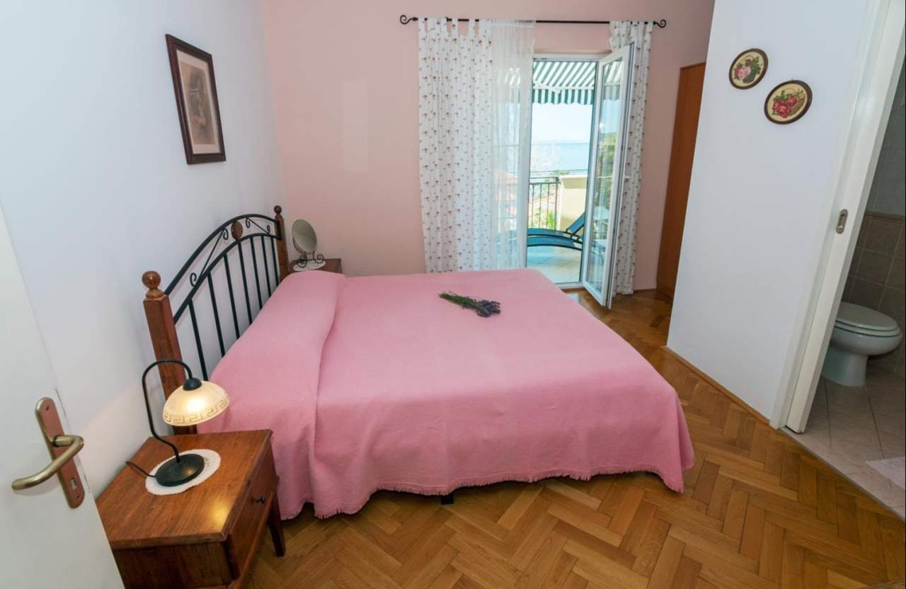 Three bedroom house with terrace and sea view Barbat, Rab  K