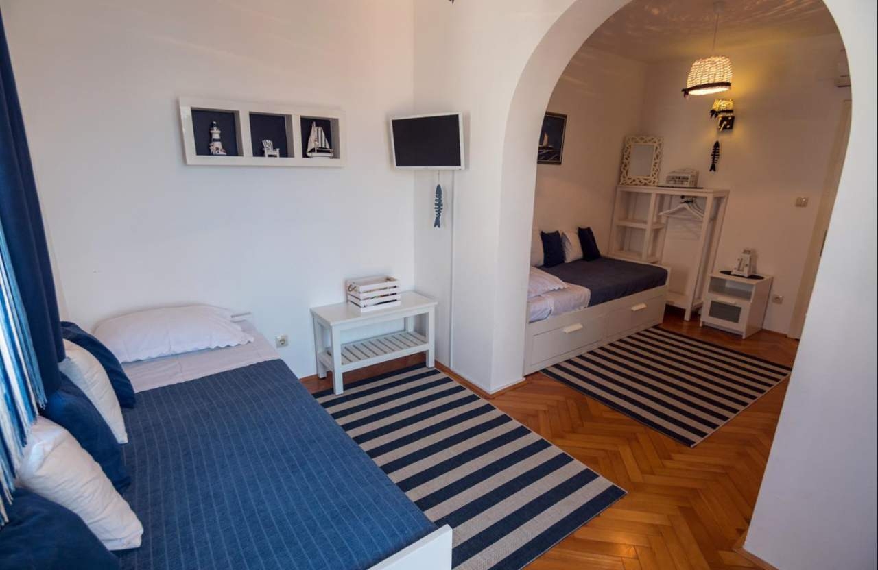 Three bedroom house with terrace and sea view Barbat, Rab  K