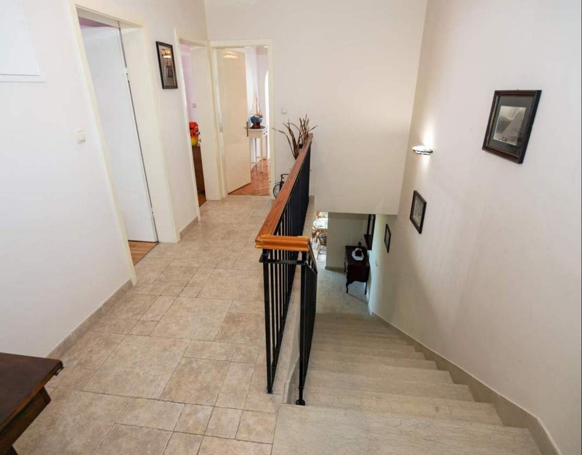 Three bedroom house with terrace and sea view Barbat, Rab  K