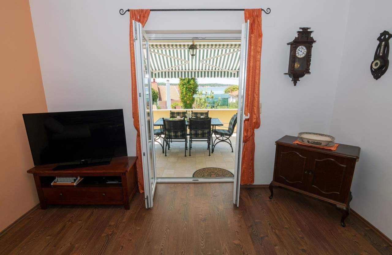 Top Rab Barbat Top Rab Barbat