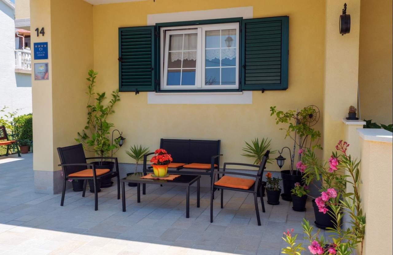 Three bedroom house with terrace and sea view Barbat, Rab  K