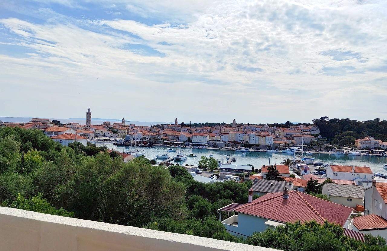 Two bedroom apartment with terrace and sea view Banjol, Rab  A-a