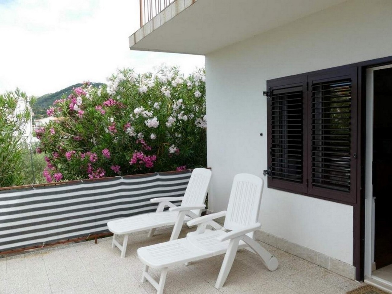 Three bedroom apartment with terrace Barbat, Rab  A-a