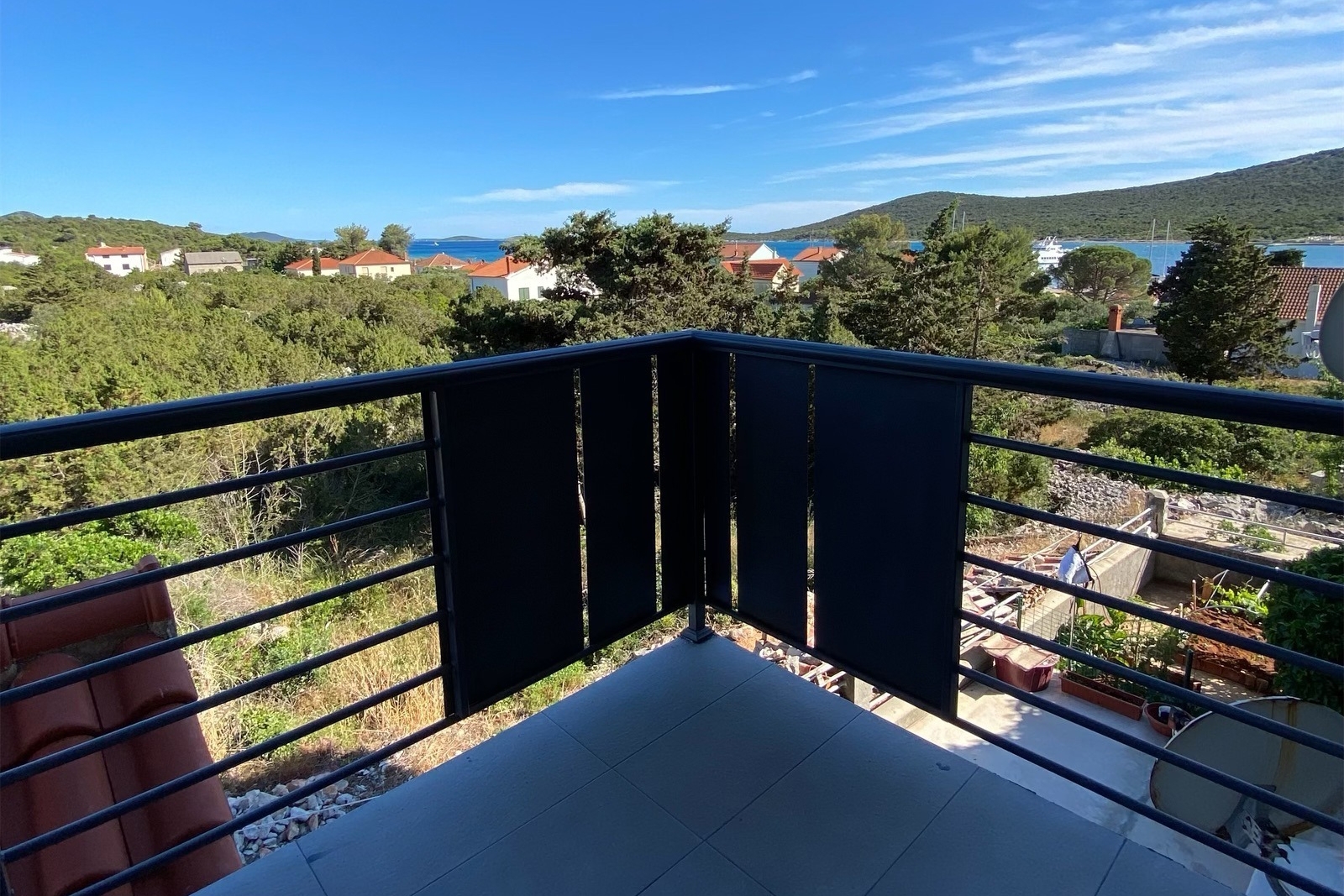 One bedroom apartment with balcony and sea view Ist  A-a