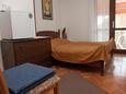 Rovinj, Dormitorio in the room, air condition available y WiFi.