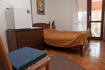 Rovinj, Dormitorio in the room, air condition available y WiFi.