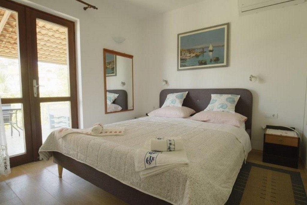 Room with terrace Rovinj (S-2245-b) Room with terrace Rovinj (S-2245-b)