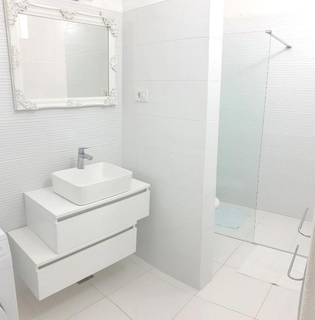 Three bedroom apartment with terrace and sea view Šibenik  A-a