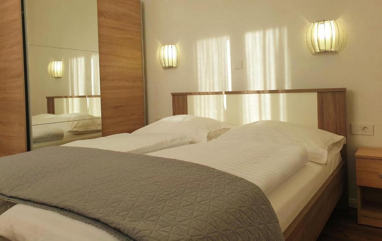 Three bedroom apartment with terrace and sea view Šibenik  A-a