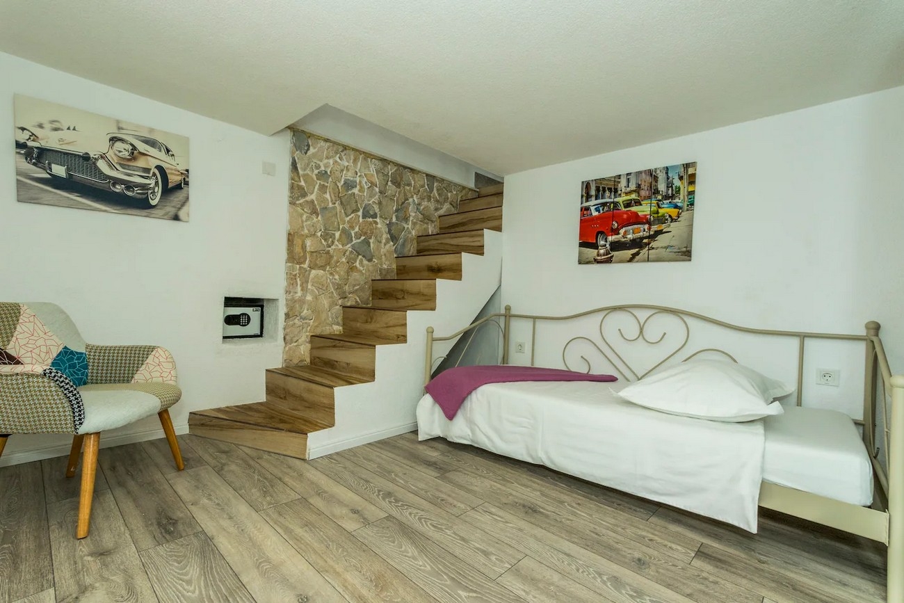 Three bedroom apartment with terrace and sea view Šibenik  A-a