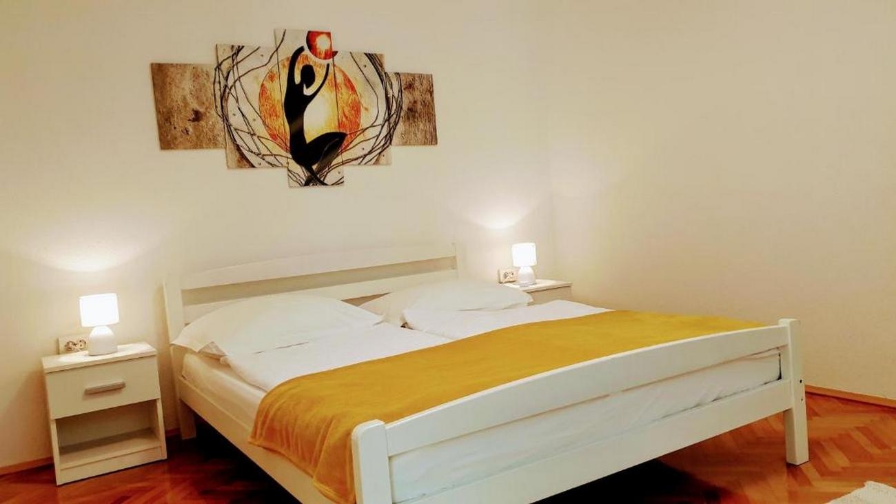 One bedroom apartment with terrace and sea view Šibenik  A-b