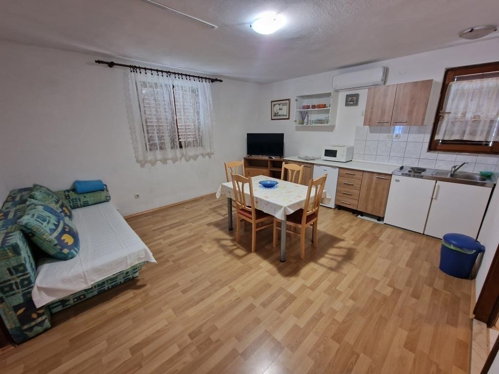 One bedroom apartment with terrace and sea view Gradac, Makarska (A-22460-c) One bedroom apartment with terrace and sea view Gradac, Makarska (A-22460-c)