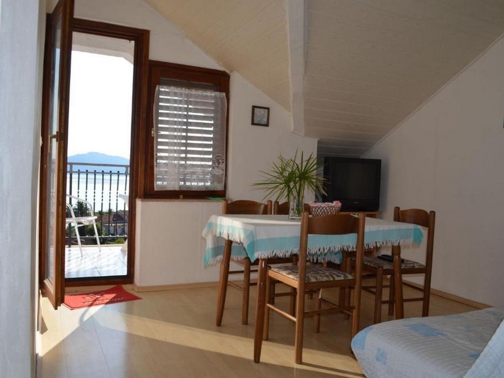 Two bedroom apartment with balcony and sea view Gradac, Makarska (A-22460-e)