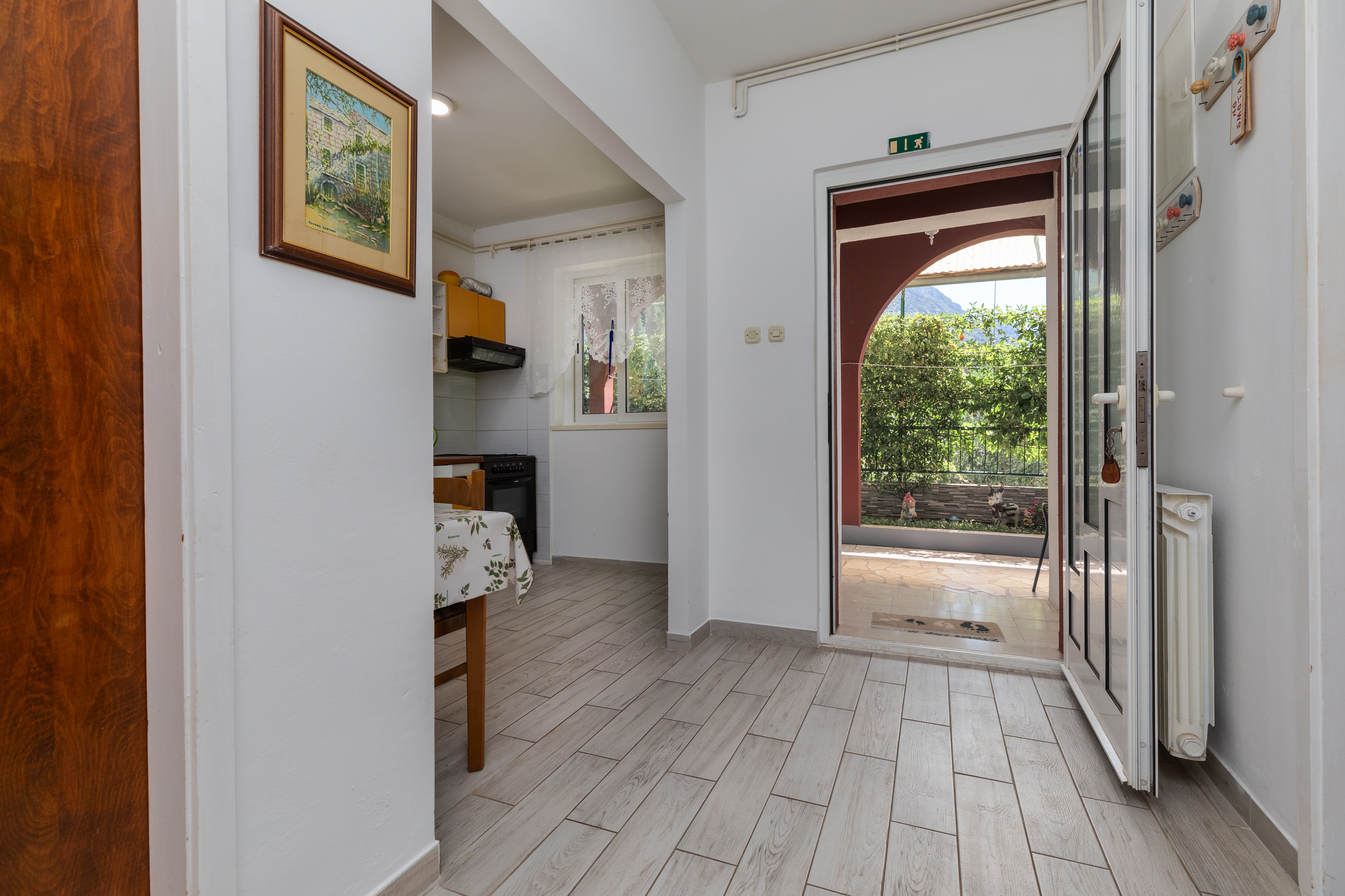 Two bedroom apartment with terrace and sea view Brist, Makarska  A-a