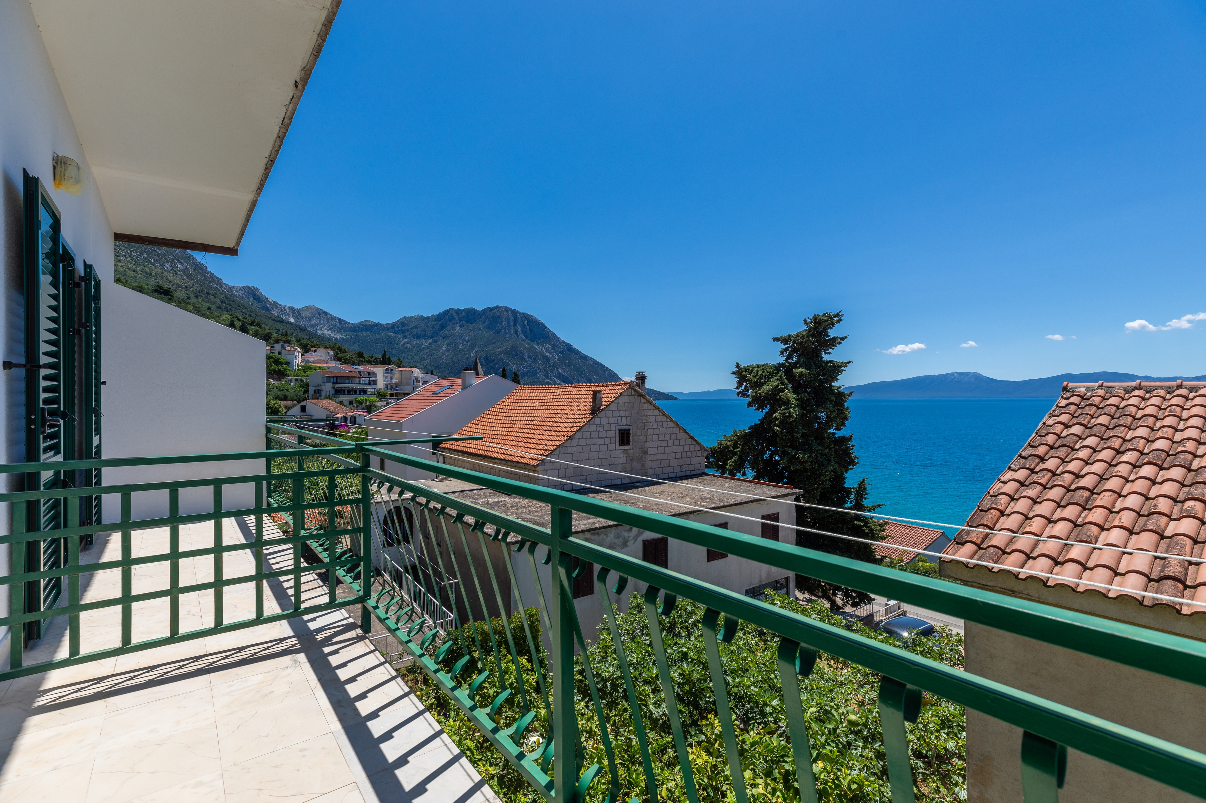 Two bedroom apartment with terrace and sea view Brist, Makarska  A-c