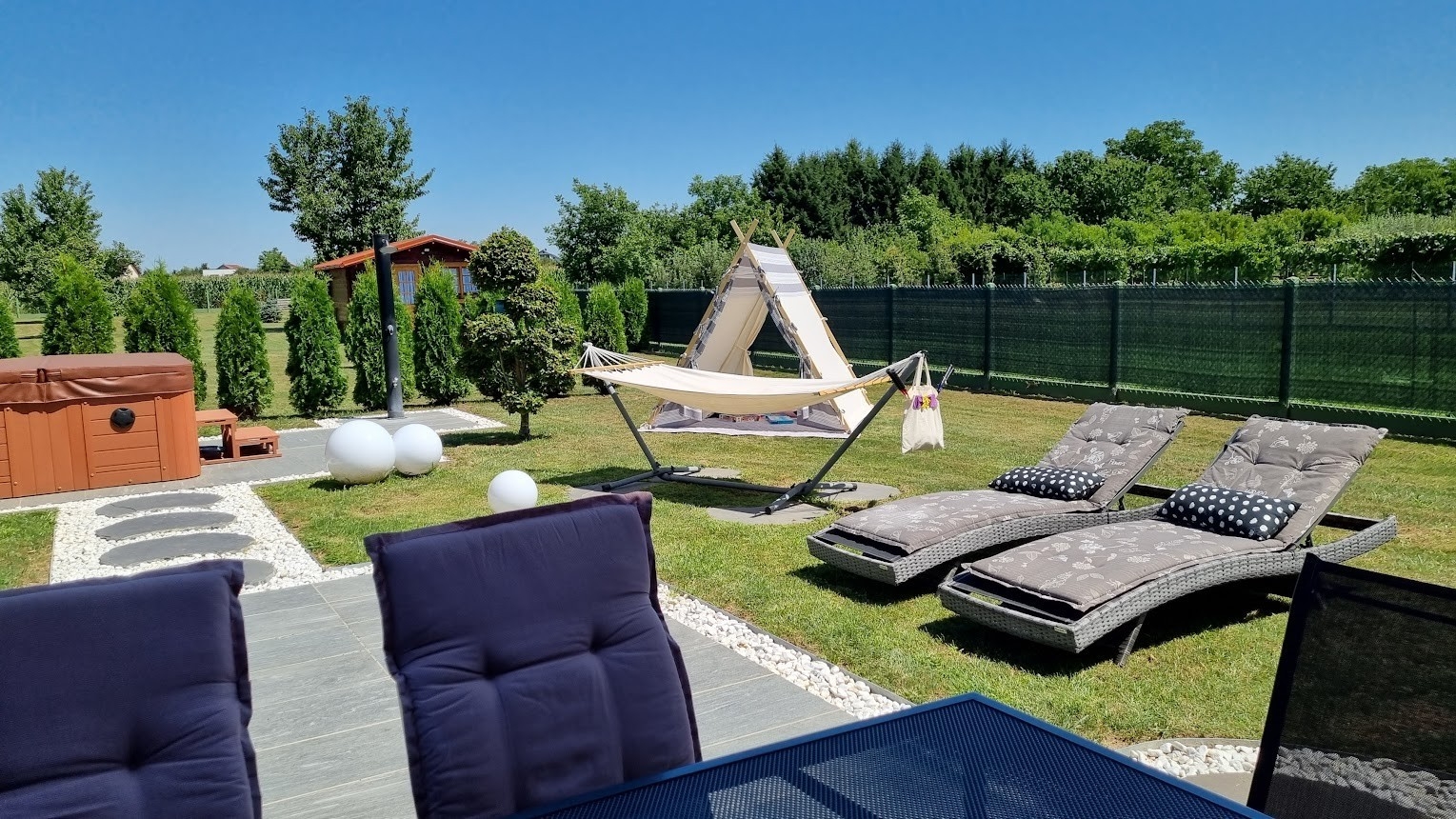 Enosobna hiša S teraso Varaždin, Zagorje  K