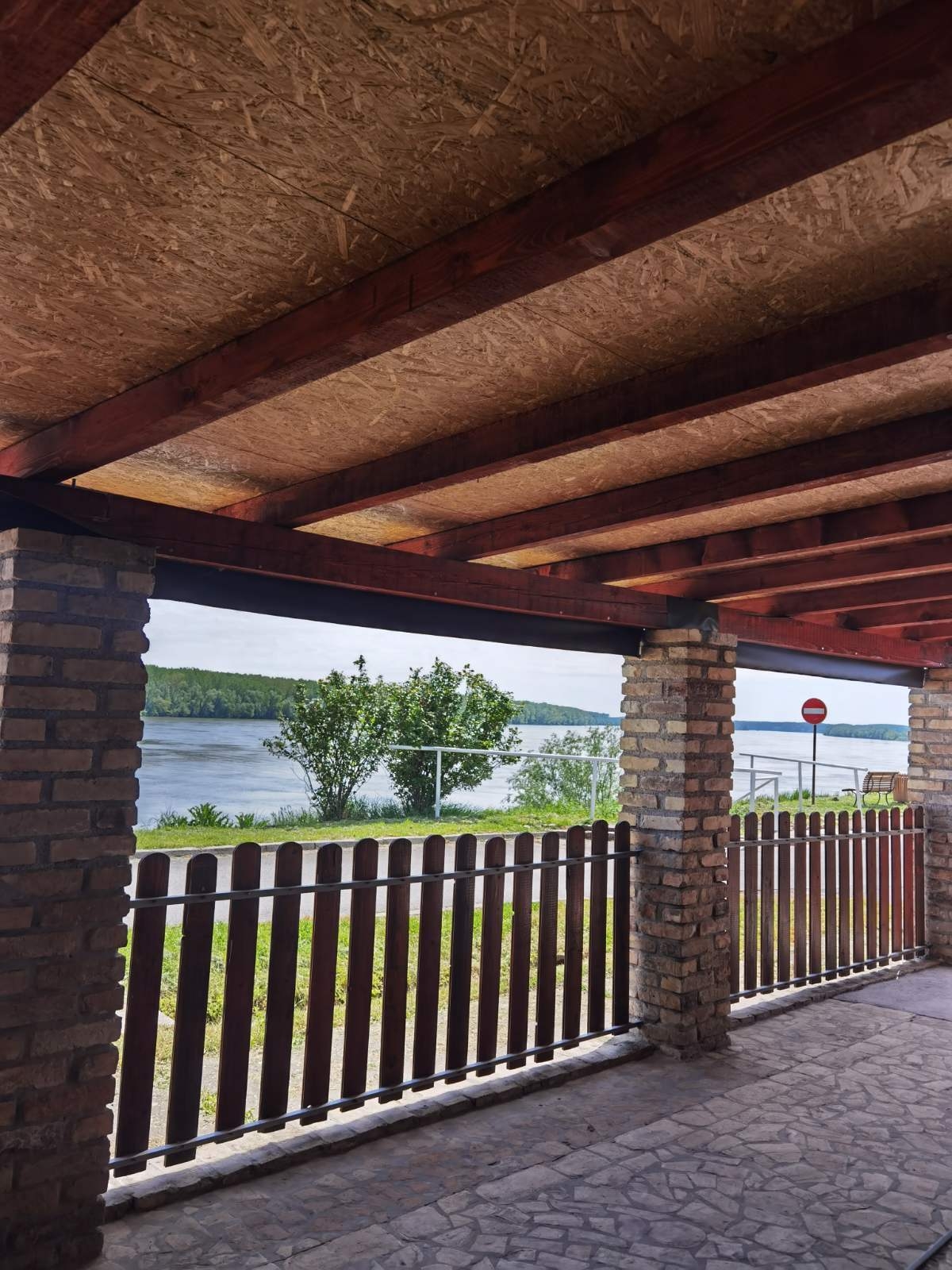 Comfortable and spacious house with terrace Dalj, Slavonija  K