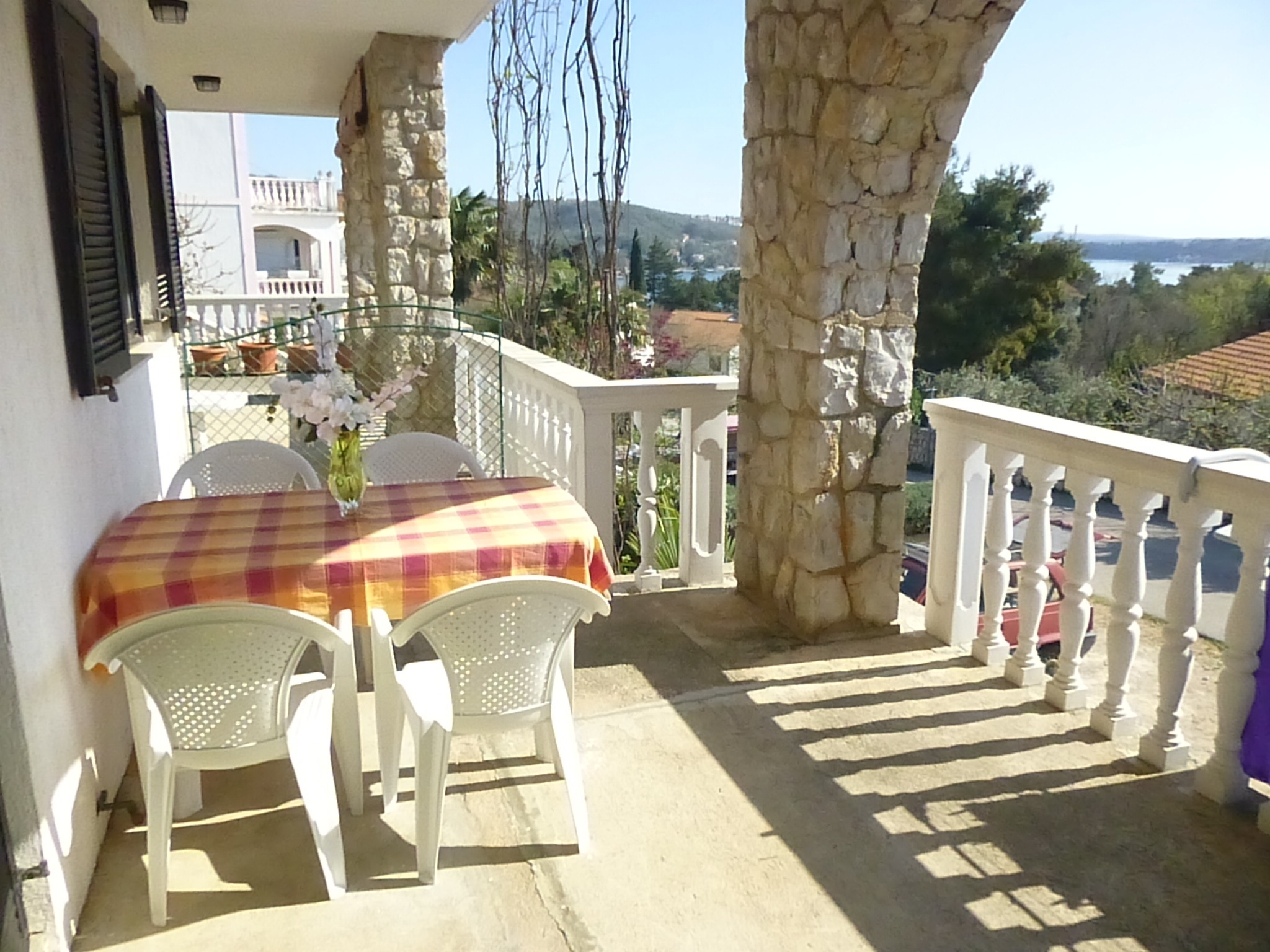 Two bedroom apartment with terrace and sea view Omišalj, Krk (A-22474-a)