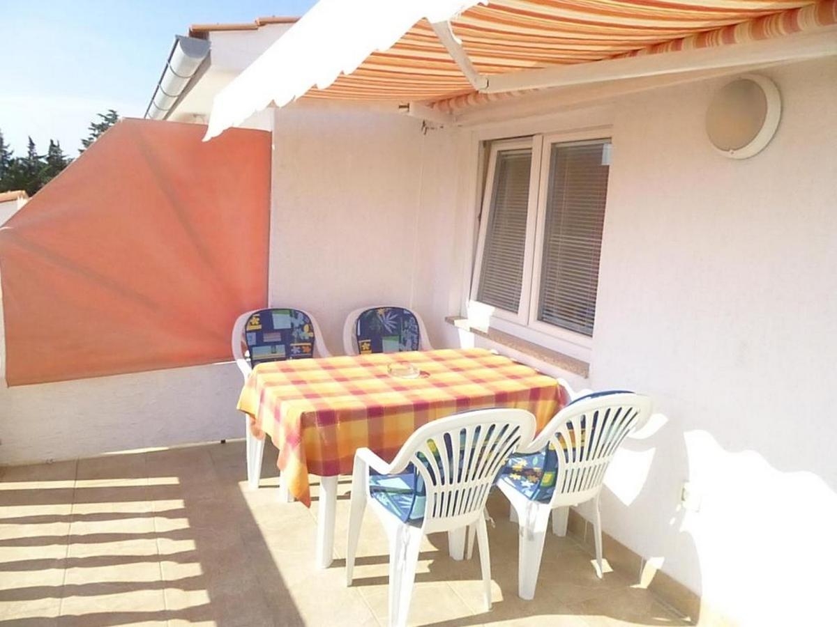 One bedroom apartment with terrace and sea view Omišalj, Krk (A-22474-c)