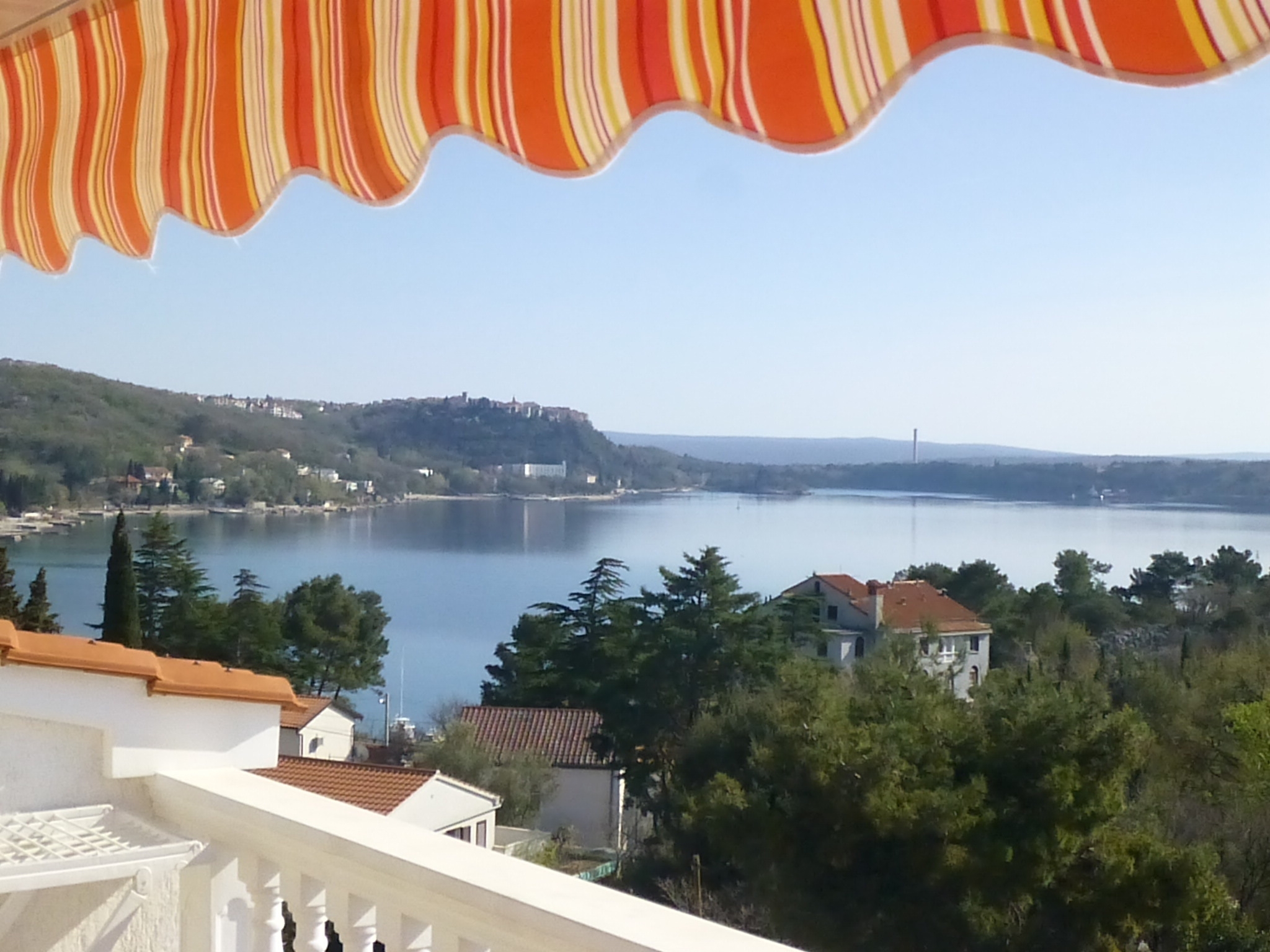 One bedroom apartment with terrace and sea view Omišalj, Krk  A-c