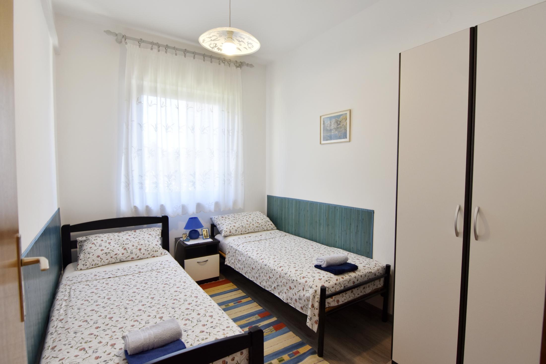 Three bedroom apartment with terrace Umag  A-a