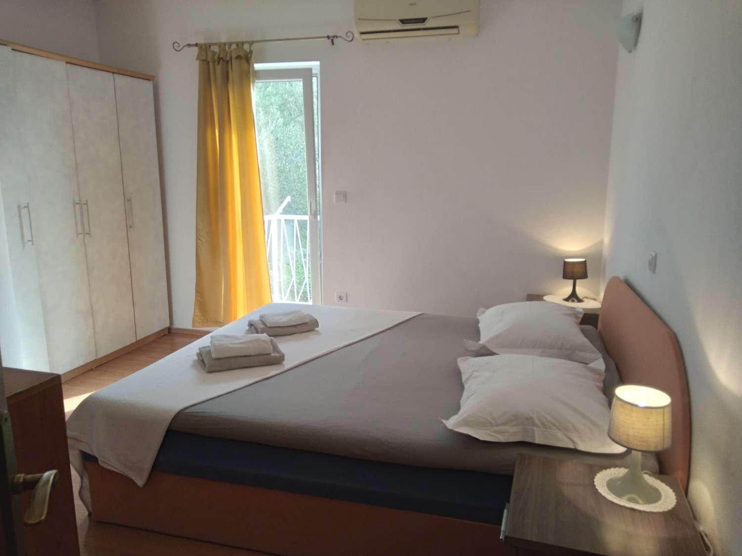 Three bedroom apartment with terrace and sea view Makarska  A-a