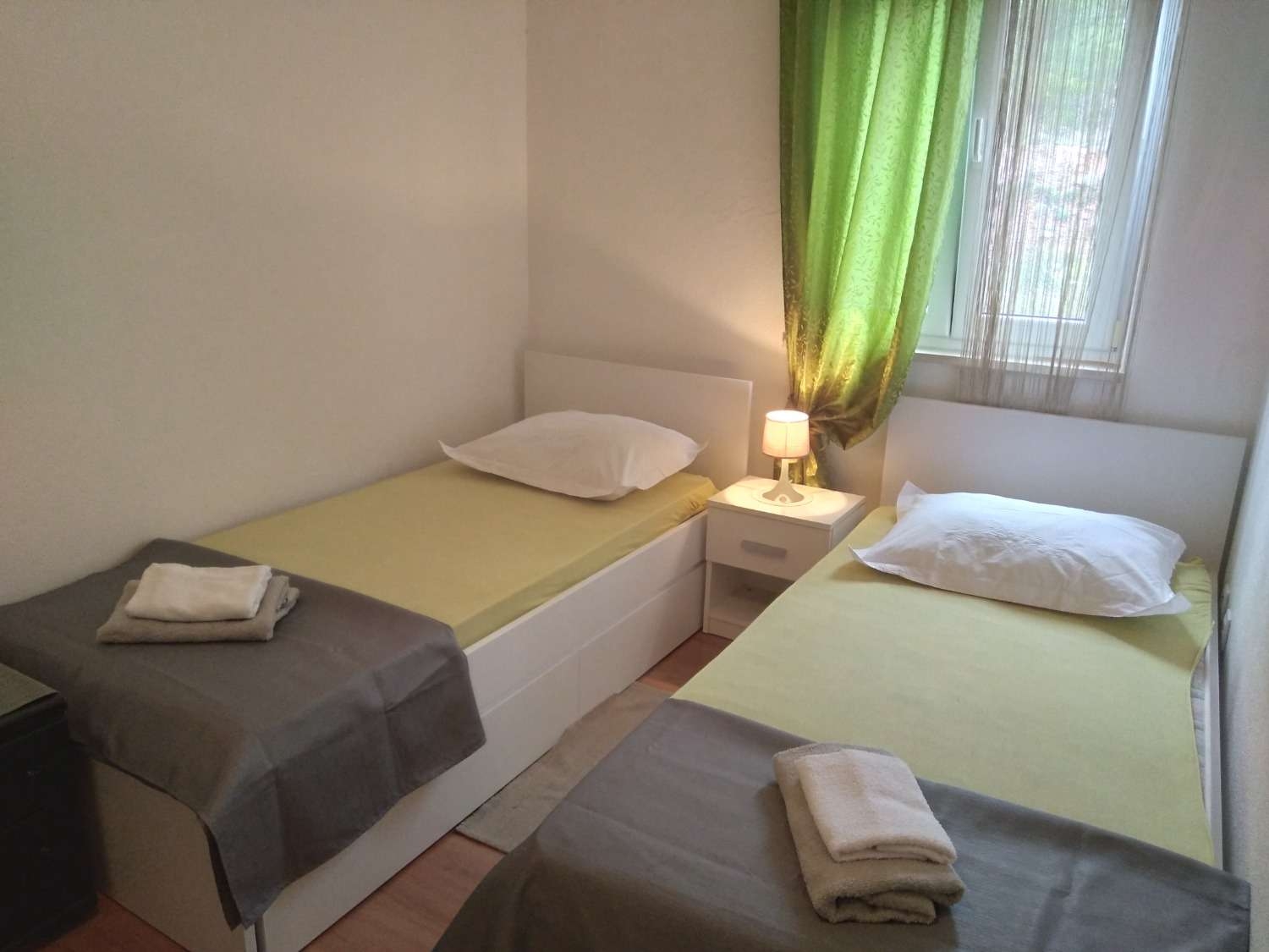 Three bedroom apartment with terrace and sea view Makarska  A-a