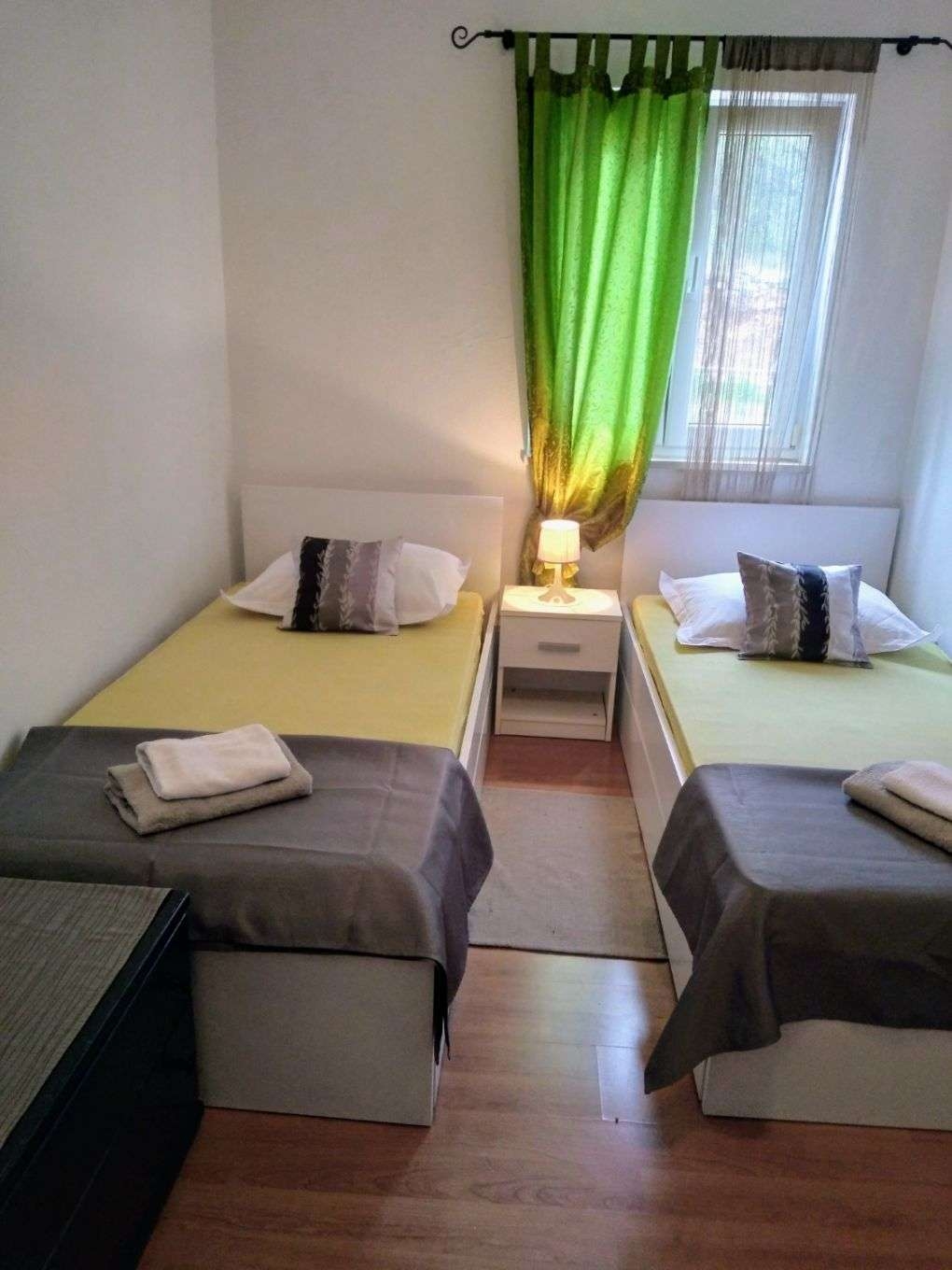 Three bedroom apartment with terrace and sea view Makarska  A-a