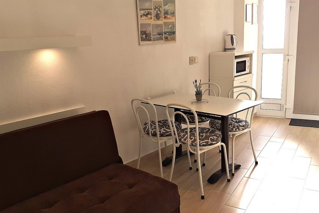 One bedroom apartment with balcony and sea view Baška Voda, Makarska (A-22495-a)