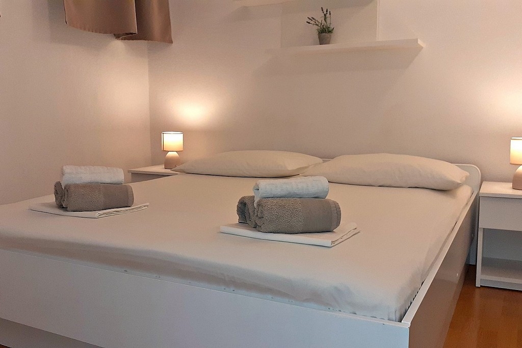 One bedroom apartment with balcony Baška Voda, Makarska (A-22495-b)