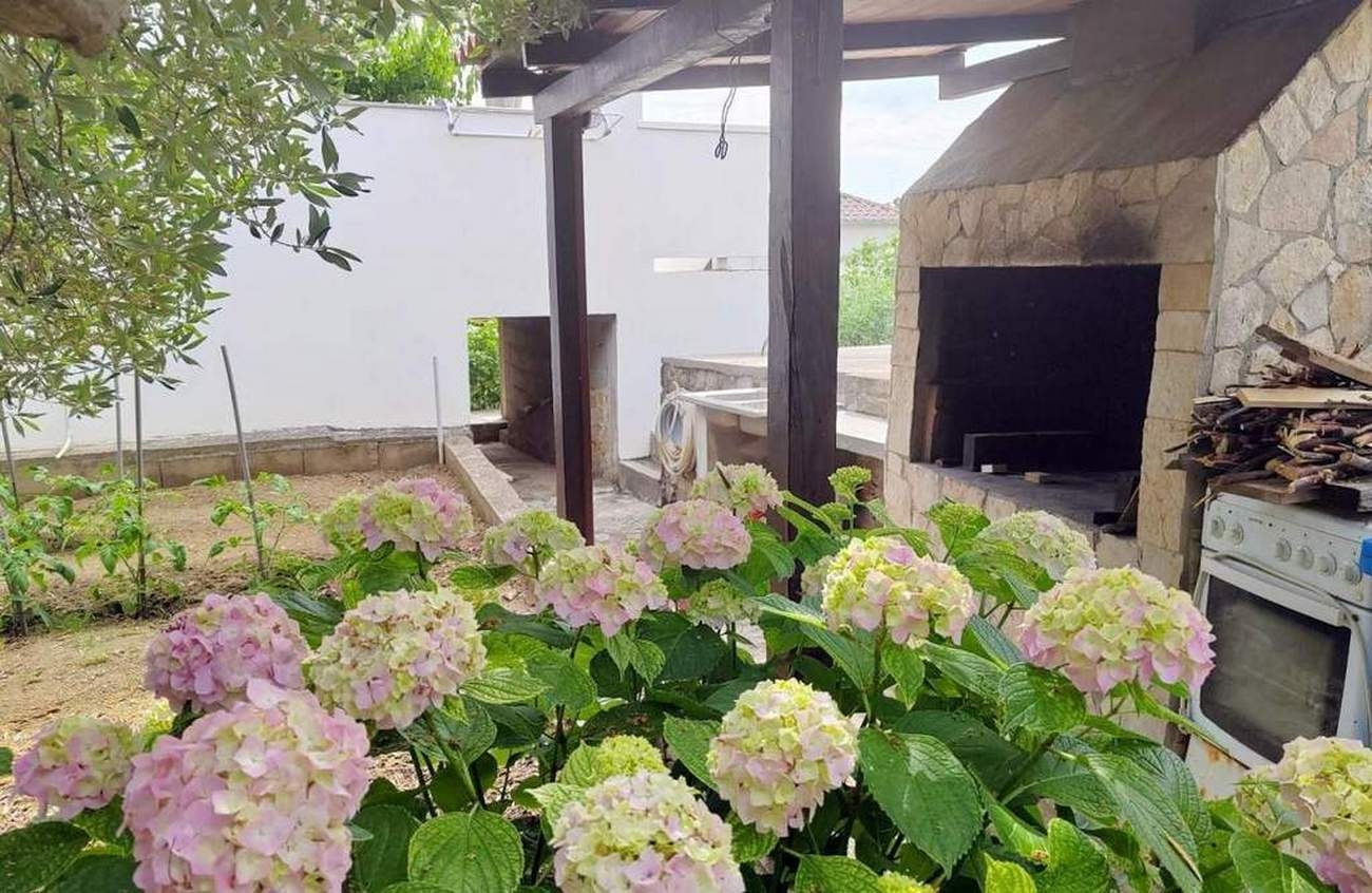 One bedroom apartment with balcony and sea view Rab (A-22497-a) One bedroom apartment with balcony and sea view Rab (A-22497-a)