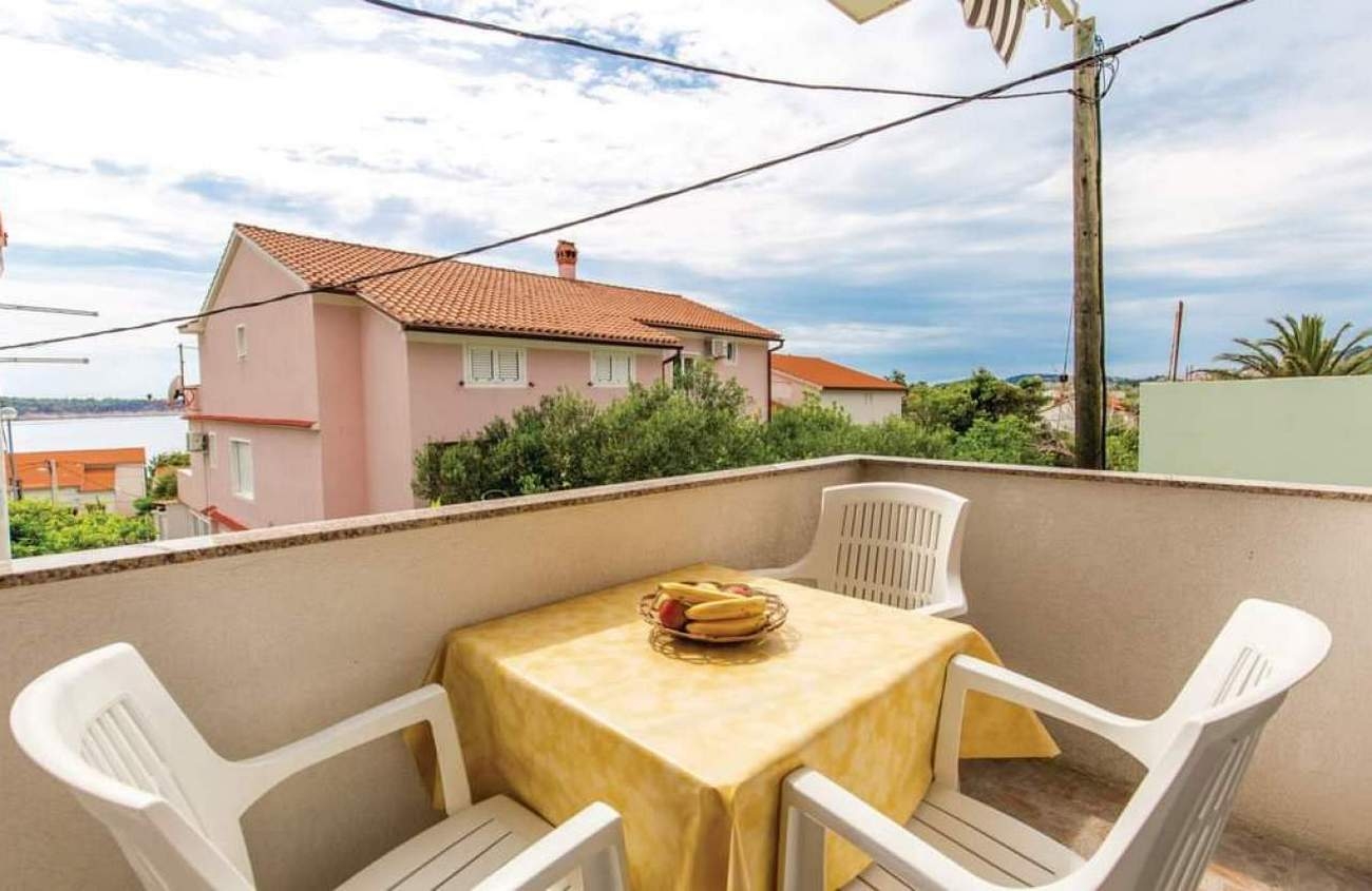 Two bedroom apartment with terrace and sea view Barbat, Rab  A-b