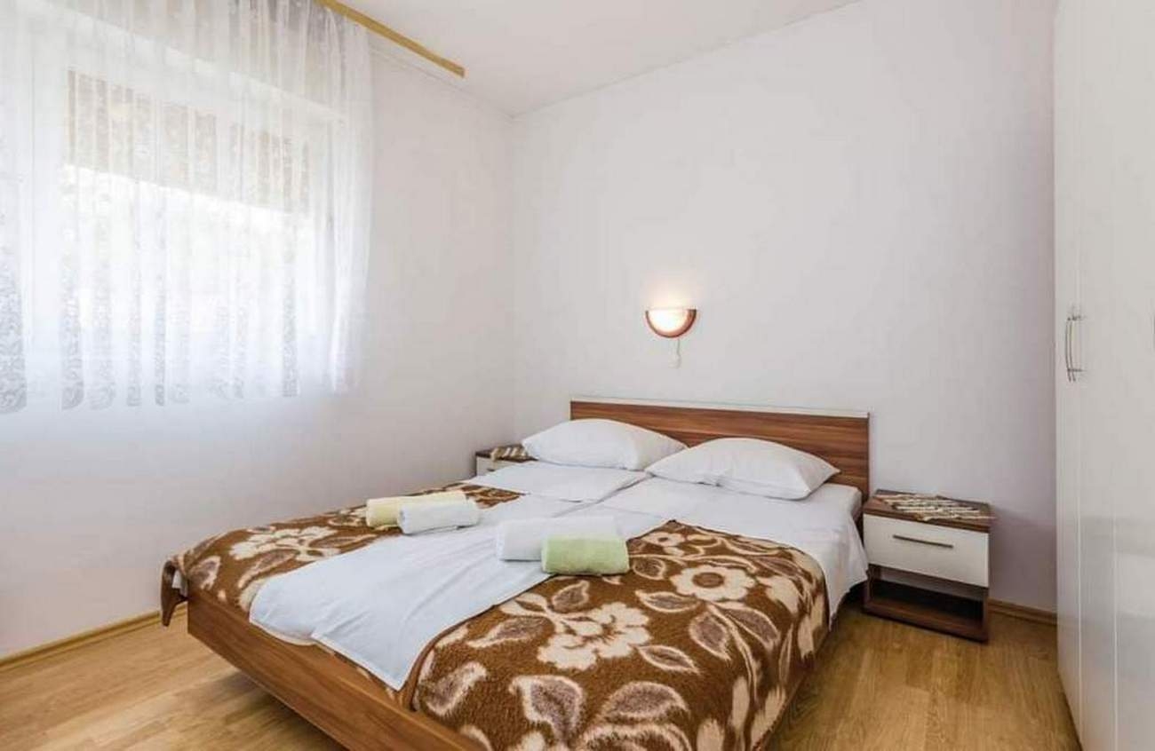 Two bedroom apartment with terrace and sea view Barbat, Rab  A-b