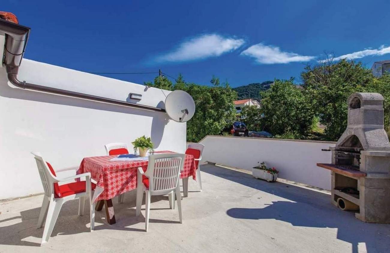Two bedroom apartment with terrace and sea view Barbat, Rab  A-b