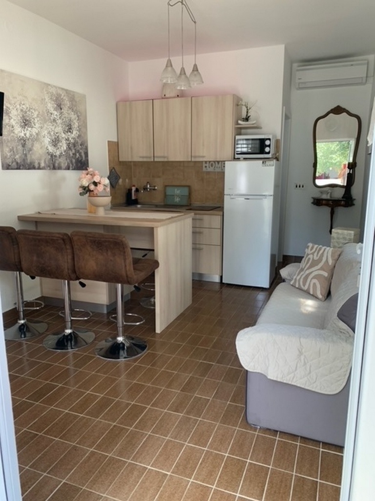 Two bedroom apartment with terrace Povljana, Pag  A-b