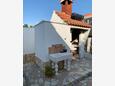 Povljana, Pag, Courtyard 225 - Apartments near sea with pebble beach.