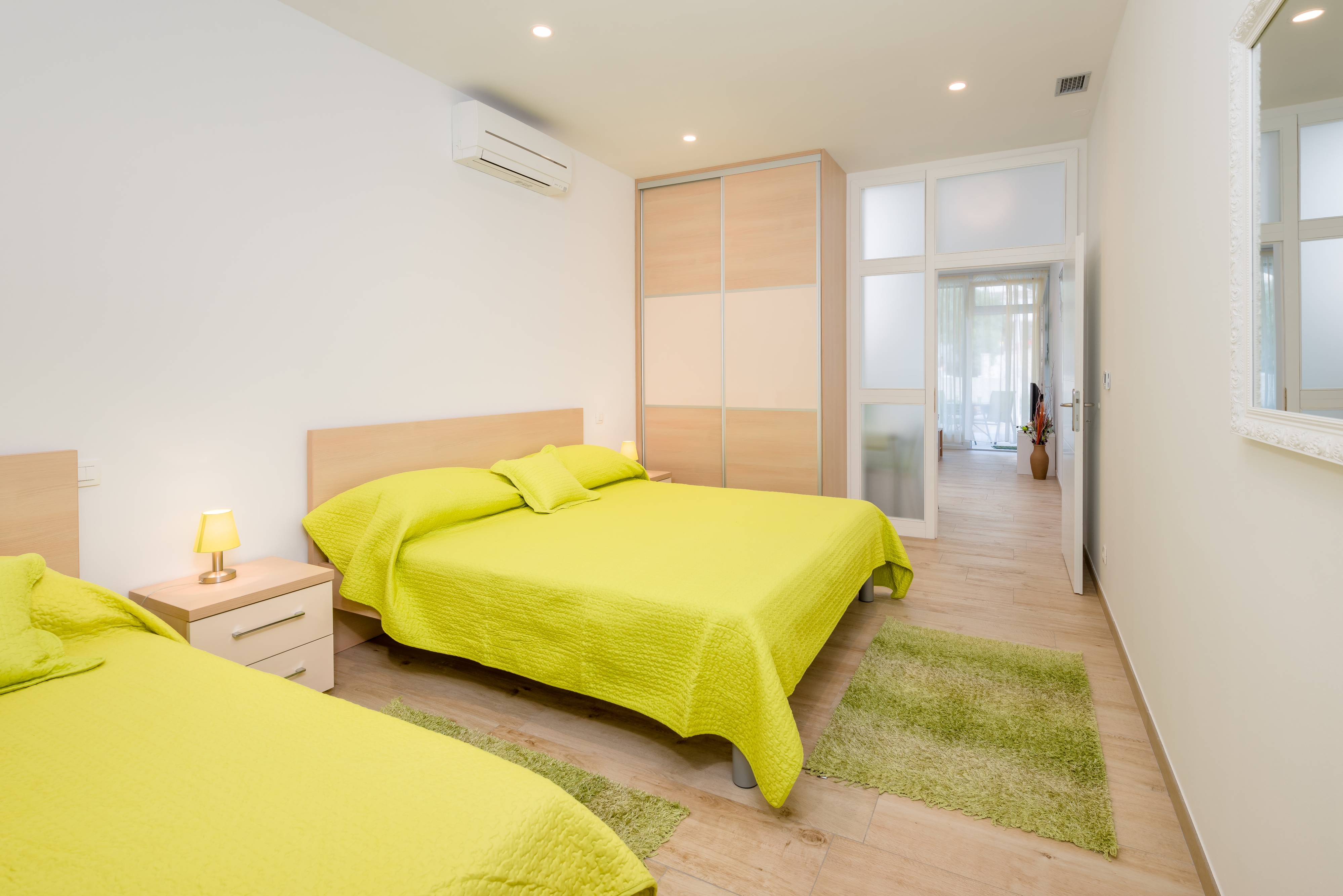 One bedroom apartment with terrace Hvar  A-c